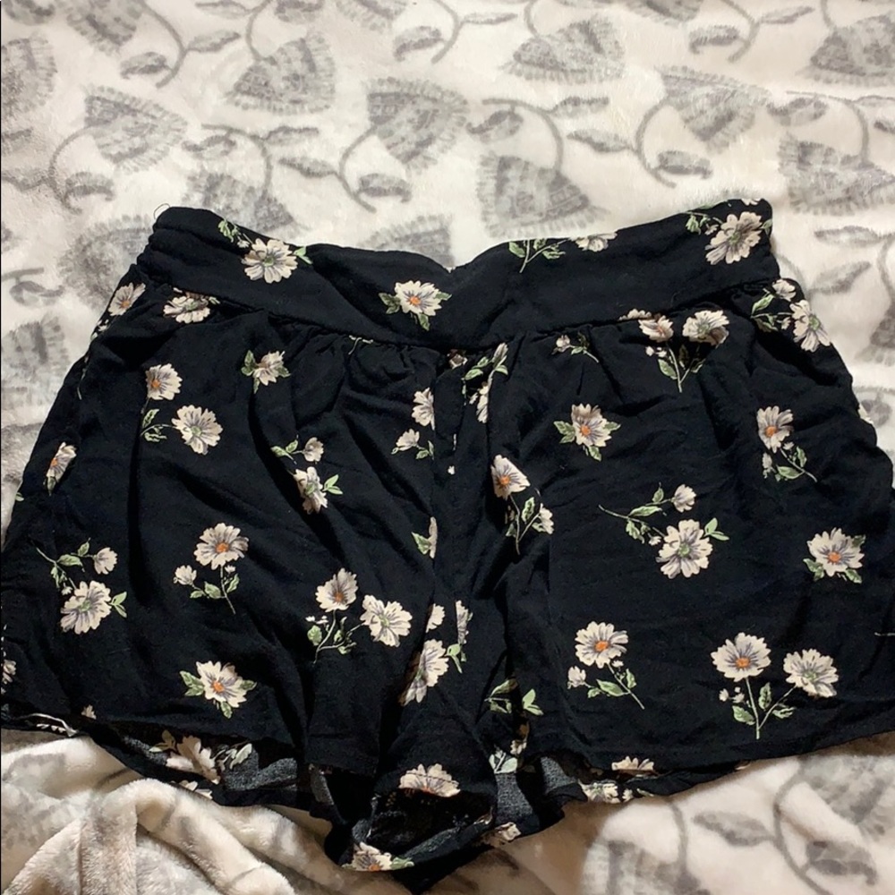 Shorts w/ Flower design